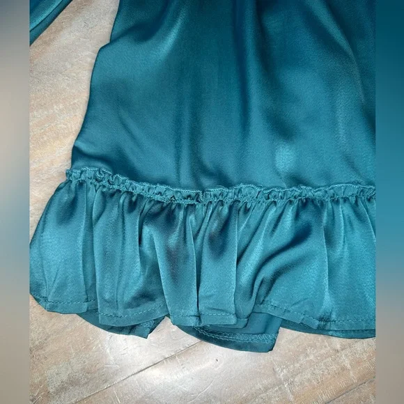 NWT Women’s off the shoulder long sleeve mini dress with ruffle tier with bow - Picture 5 of 7